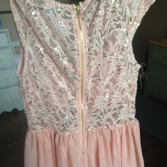 Formal dress - Picture 3 of 4